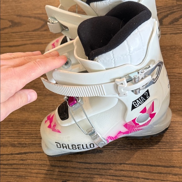 Girls Dalbello White and Pink Ski Boots size 19.5 - Picture 2 of 4